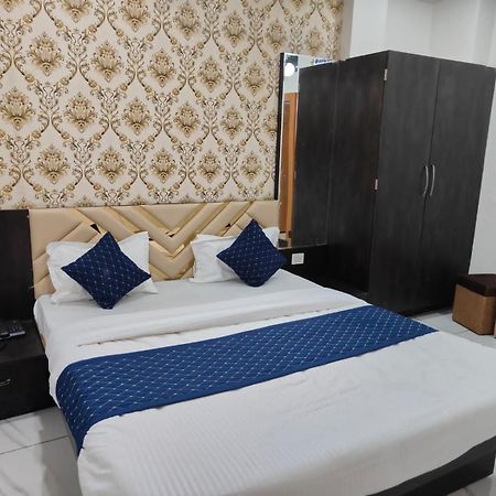 Rk Hotel & Restaurant Dewas Luaran gambar