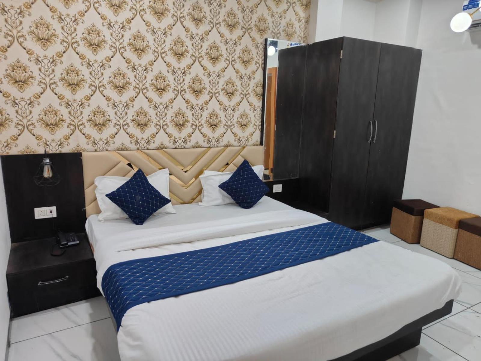 Rk Hotel & Restaurant Dewas Luaran gambar