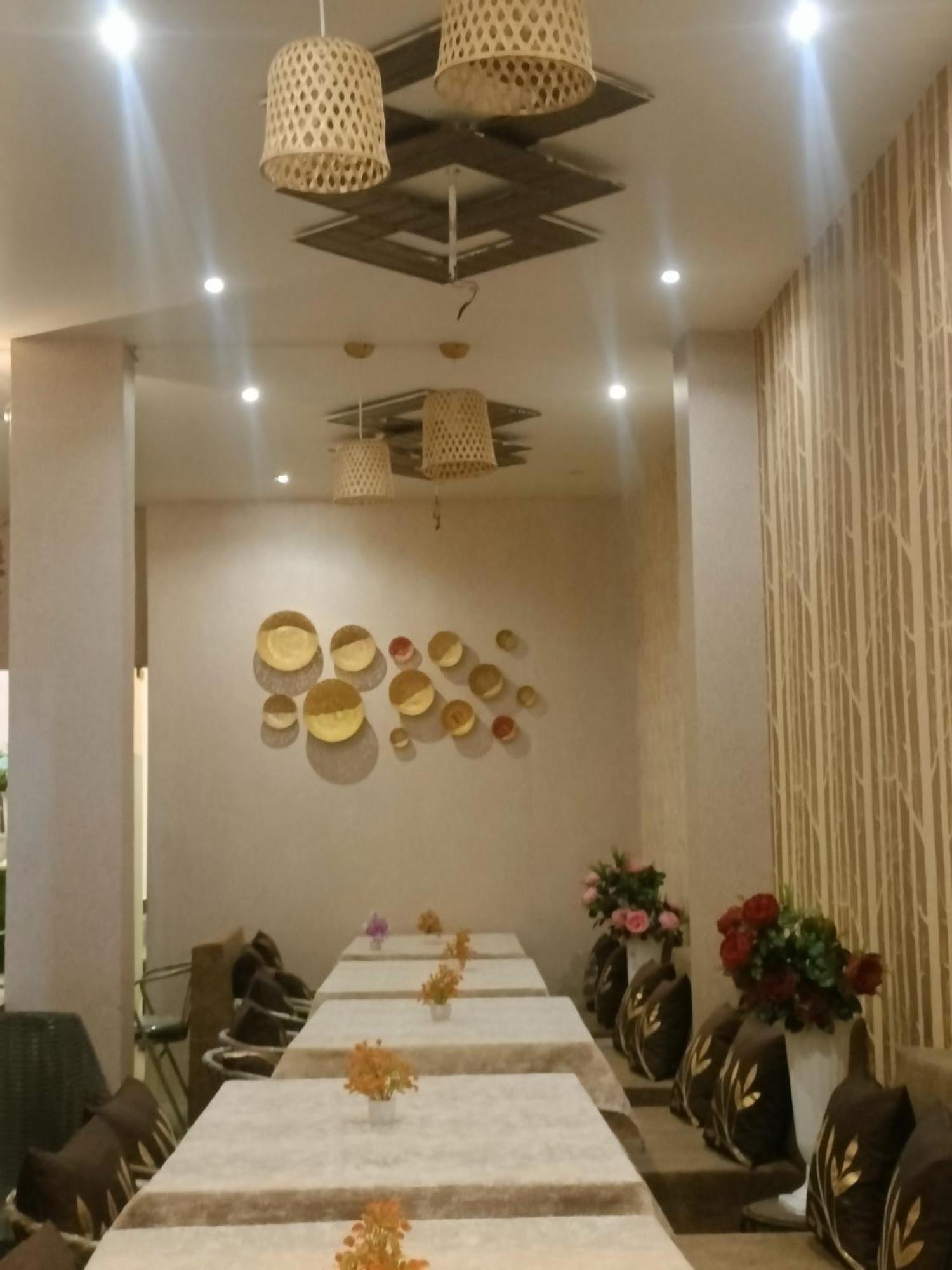 Rk Hotel & Restaurant Dewas Luaran gambar